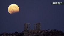 幻想的！古代遺跡と月食のコラボレーション