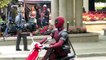 Troisième extrait du tournage de Deadpool 2 (2018) à Vancouver où Ryan Reynolds salue les fans présents