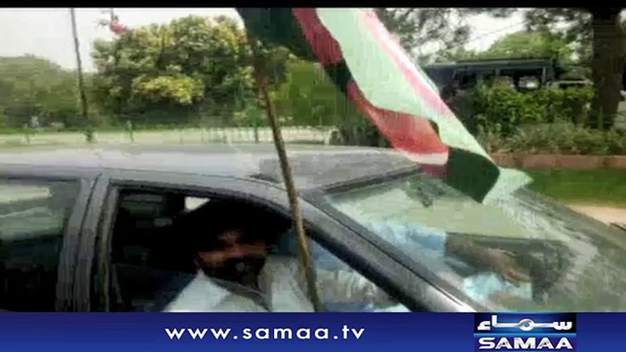 PML-N Worker Chants 'Go Nawaz Go' In Rally
