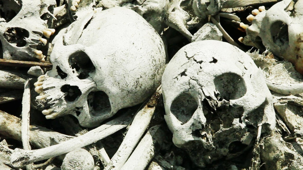 The Philippines' Cemetery Slums