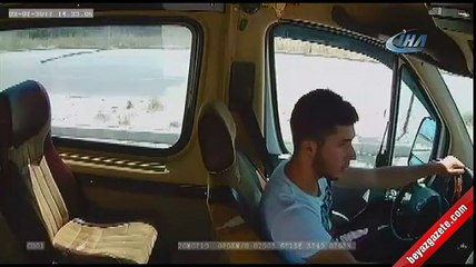 Minibüsün kaza anı kamerada