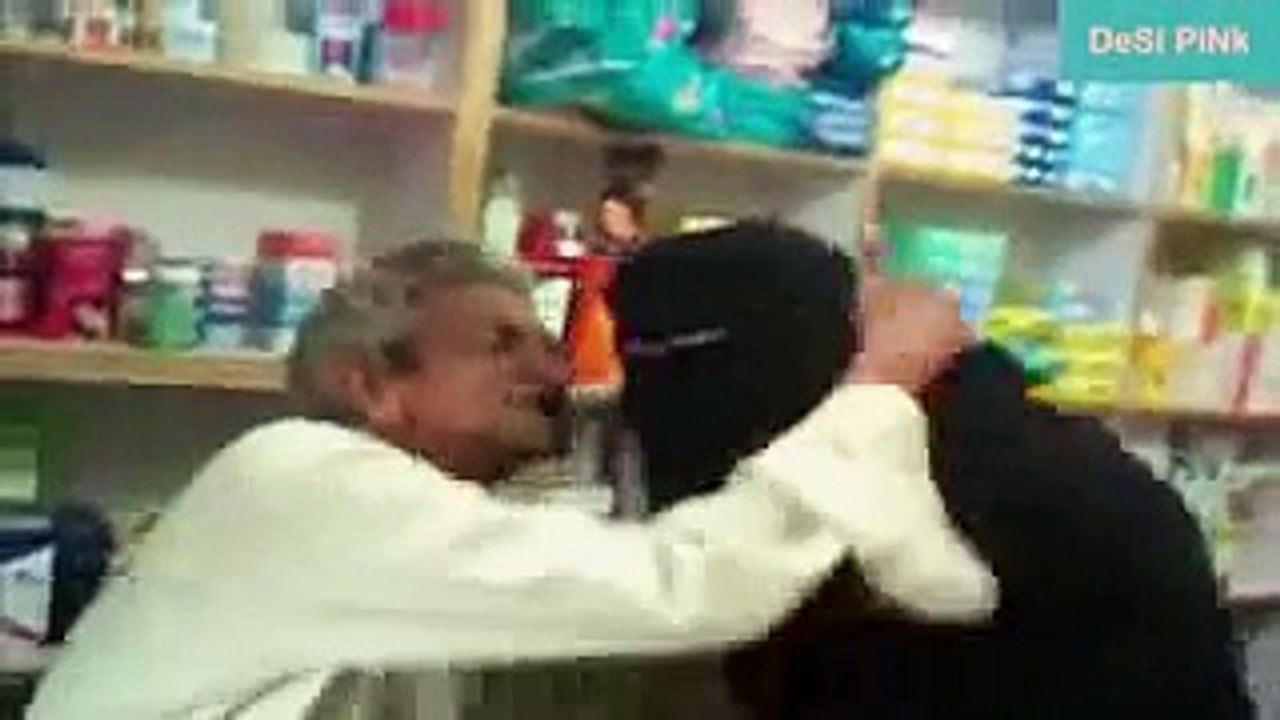 60سال کا ٹھرکی بھو ڈا لڑکی کے ساتھ کیا کر رہا ہےوڈیو ضرور دیکھیں