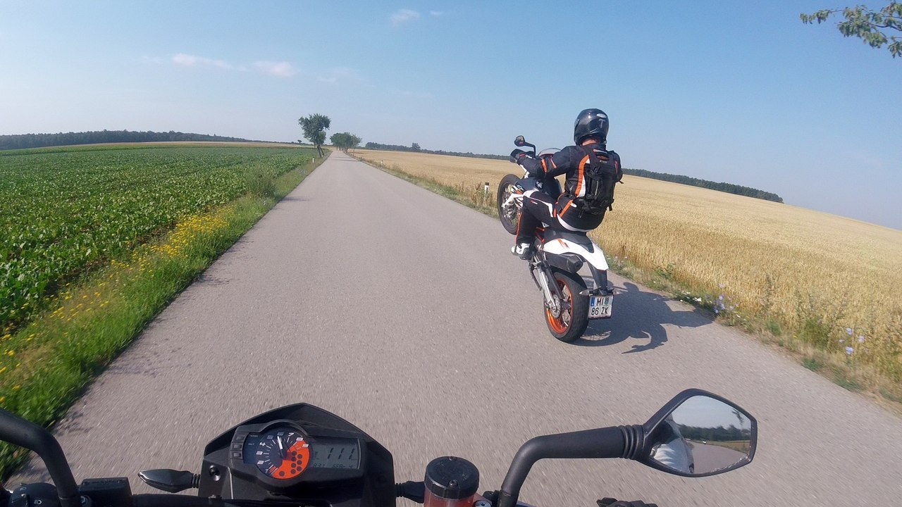 KTM 690 wheelie