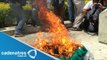 Encapuchados vandalizan y queman bandera mexicana (VIDEO)