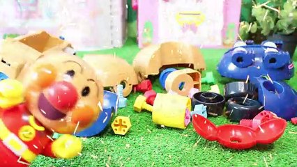 アンパンマン おもちゃ 事故発生バラバラ事件！もぐりんとアンパンマン号をDIY！海で魚をとってお寿司を料理★塗り絵で色遊び たまごMammy