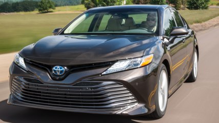 2018 Toyota Camry VS MINI Cooper S E Countryman ALL4