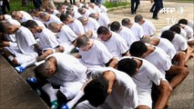 Llevan a pandilleros a cárcel de máxima seguridad en El Salvador