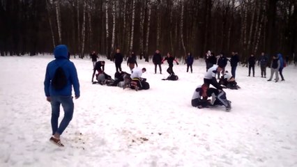 Video herunterladen: Russian football hooligans fights Red Band (Spartak) vs Unknow CSKA