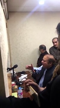 Khawaja Saad Rafiq ne Nawaz sharif ki container ke andar se Taqreer karte video share kar di. Dekhen kesa Mahol he conta