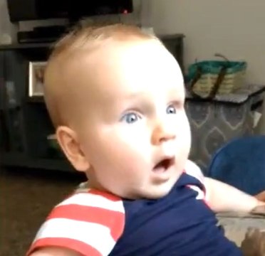 Küçük Logan, Babasının Yeni Görünüşünü Hayretler İçinde Karşılıyor