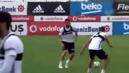Alvaro Negredo'dan Beşiktaş idmanında aşırtma gol