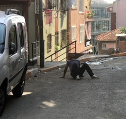 Bonzai Krizine Giren Genç, Kendini Yerden Yere Vurdu