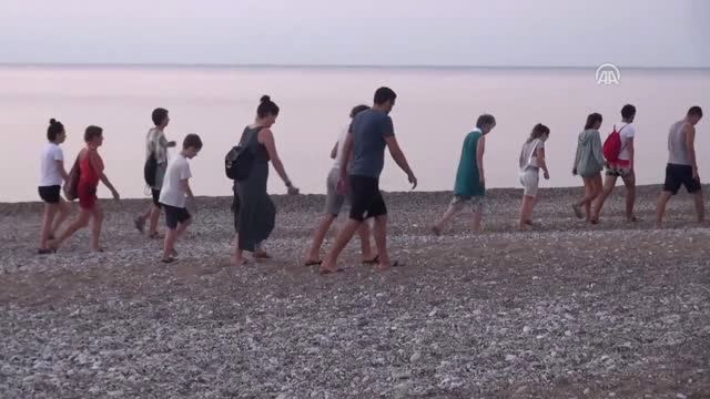 Kemer'de Yavru Caretta Carettalar Denizle Buluştu