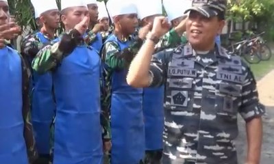 Para Siswa TNI AL Dibekali Kemampuan Memasak