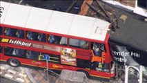 Ônibus colide contra prédio em Londres e deixa mais de dez feridos