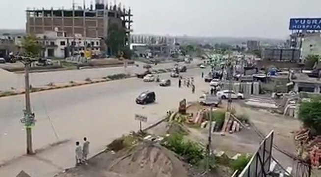 Girls Making Fun Of Nawaz Sharif Rally