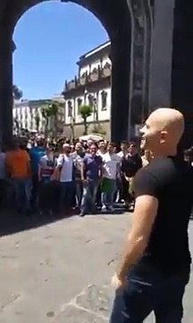 Ai turisti Napoli spiegatela così