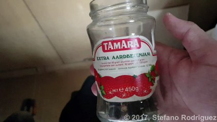 Aardbeienjam uit 1986 (Ten minste houdbaar tot einde: 12-1986)