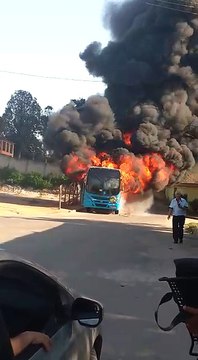 Ônibus do Transcol é incendiado em Cariacica
