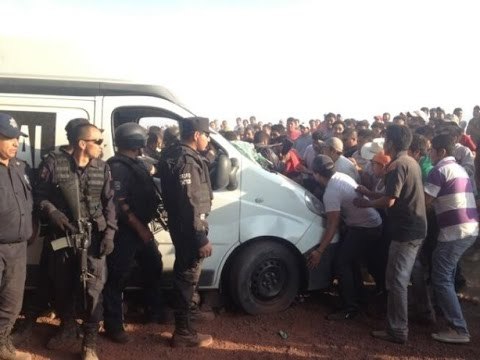 IMPRESIONANTE!!! Intentan linchar a tres delincuentes en Edomex