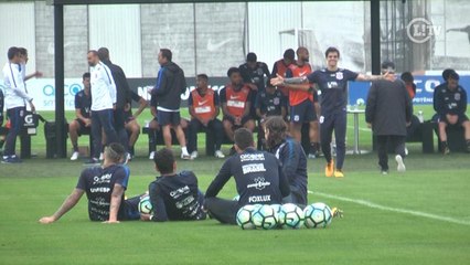 Télécharger la video: Cássio e Fagner comemoram convocação com colegas de Corinthians; veja