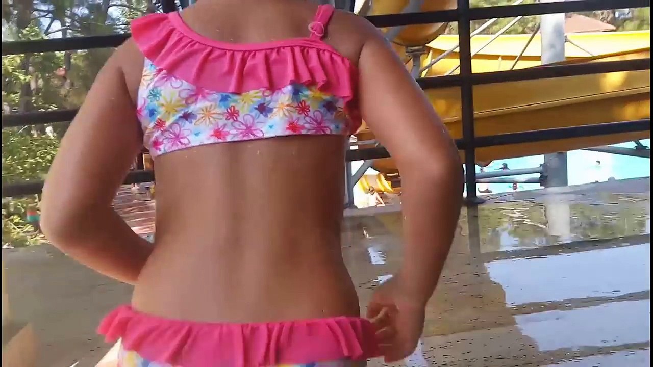 Aqua park keyfi , Elif aqua parkta Eğlenceli çocuk videosu