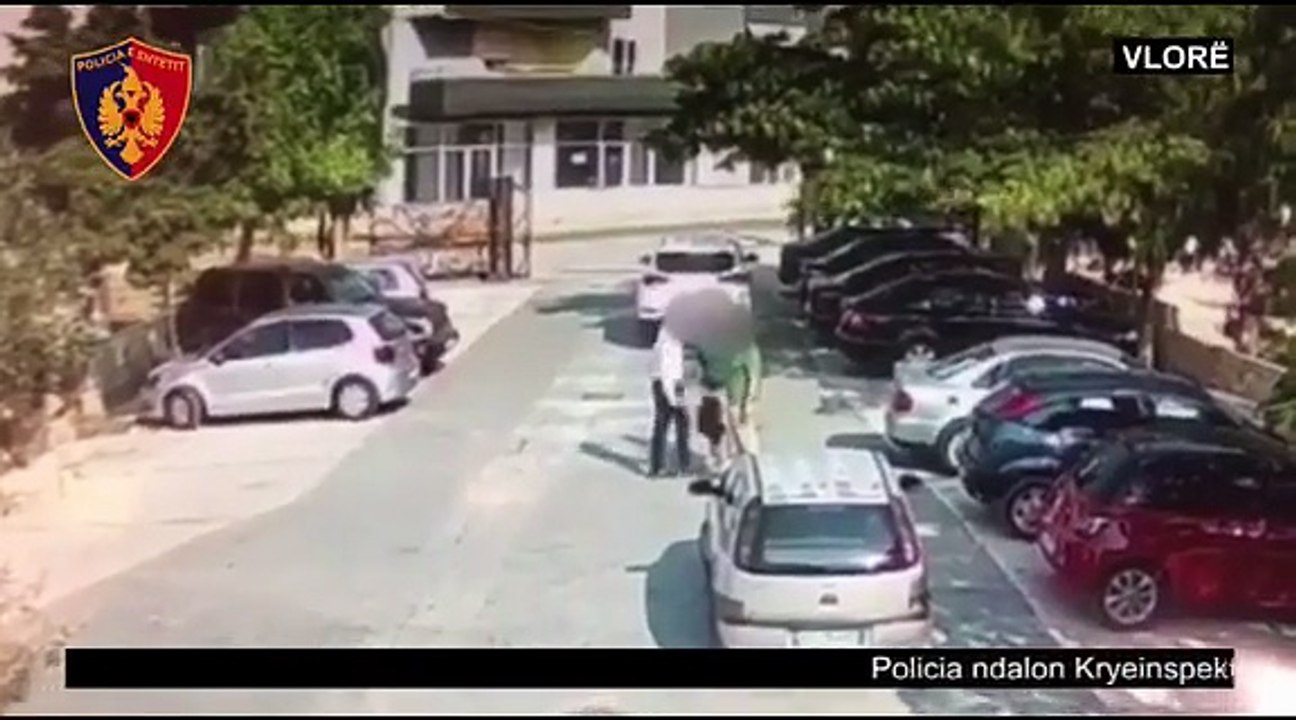 Kryeinspektori i Mjedisit në Vlorë godet me grushte vartësin në mes të rrugës