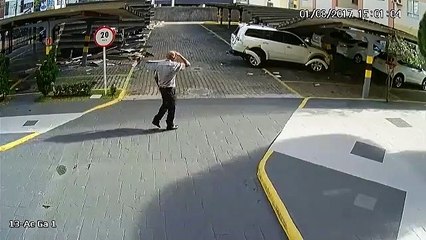 Brésil : Un automobiliste provoque un gros chaos dans un parking !