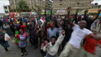 La oposición se proclama vencedora de las elecciones en Kenia y miles salen a las calles