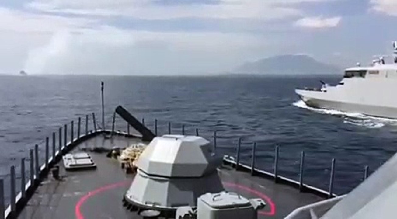 AK-630 30mm Close-in Weapon System (CIWS) Gatling gun. (with sound)