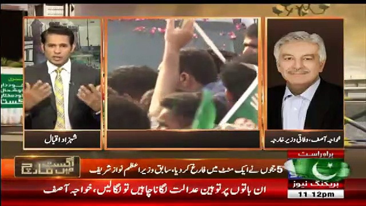 Khawaja Asif Couldn't Reply On Anchor's Tough Questions