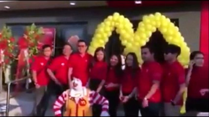 Fans Mobbed the Grand Opening of Maine Mendoza's McDonald's Branch in Sta. Clara!