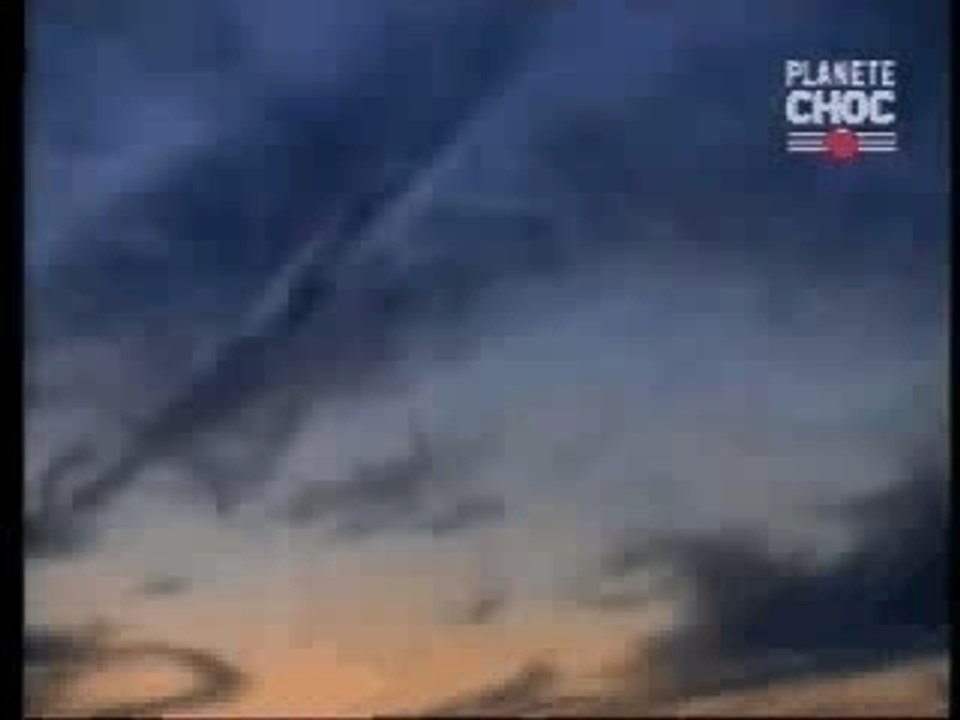 Entité filmée dans le couloir