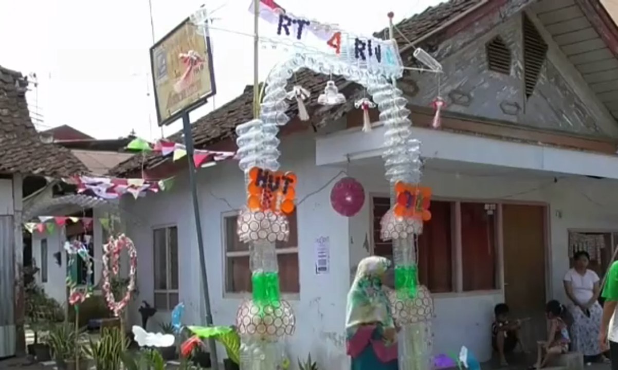 Ide Kreatif, Hias Kampung dengan Limbah Plastik