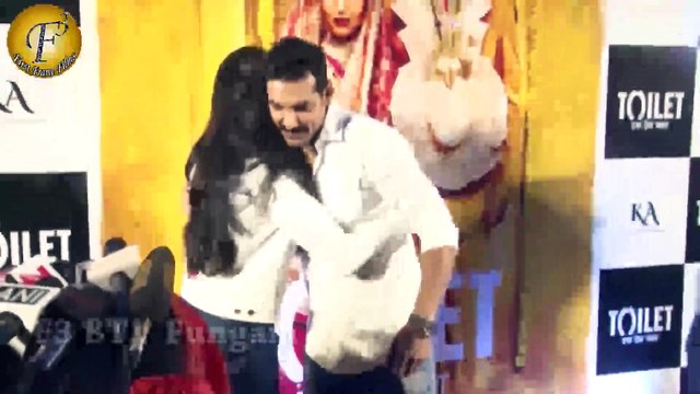 Bhumi Pednekar At Akshay Kumar's Toilet Ek Prem Katha Special Screening | Red Carpet Premiere