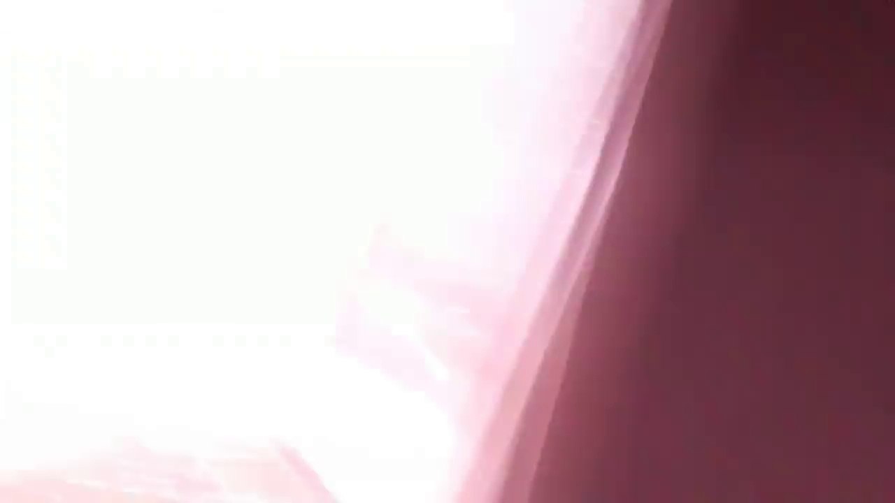 Un éclair filmé au ralenti juste en face de chez lui !!