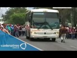Normalistas de Michoacán secuestran 21 autobuses