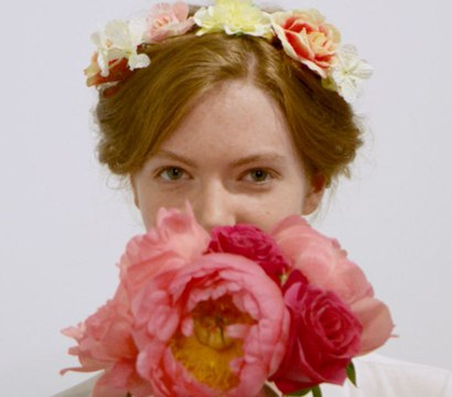 Tuto beauté. Comment se coiffer pour aller à un mariage cet été ?