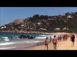 Des migrants débarquent au milieu des baigneurs en Espagne