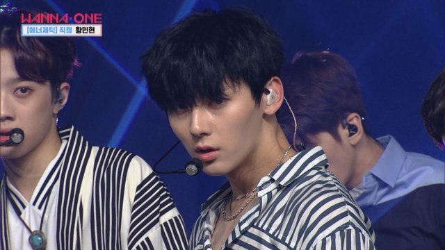 [직캠] 일대일아이컨택ㅣ♬에너제틱 - Wanna One 황민현