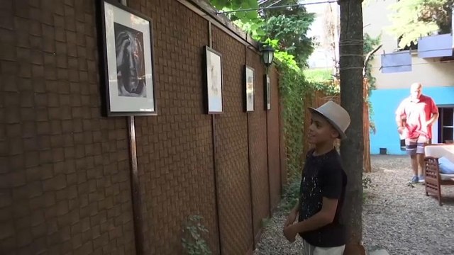 La storia del piccolo Farhad: da rifugiato afghano a ''piccolo Picasso''