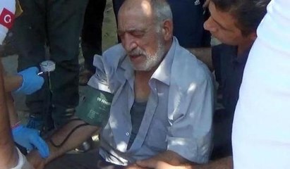 Evinin yıkılmasını gözyaşlarıyla izledi