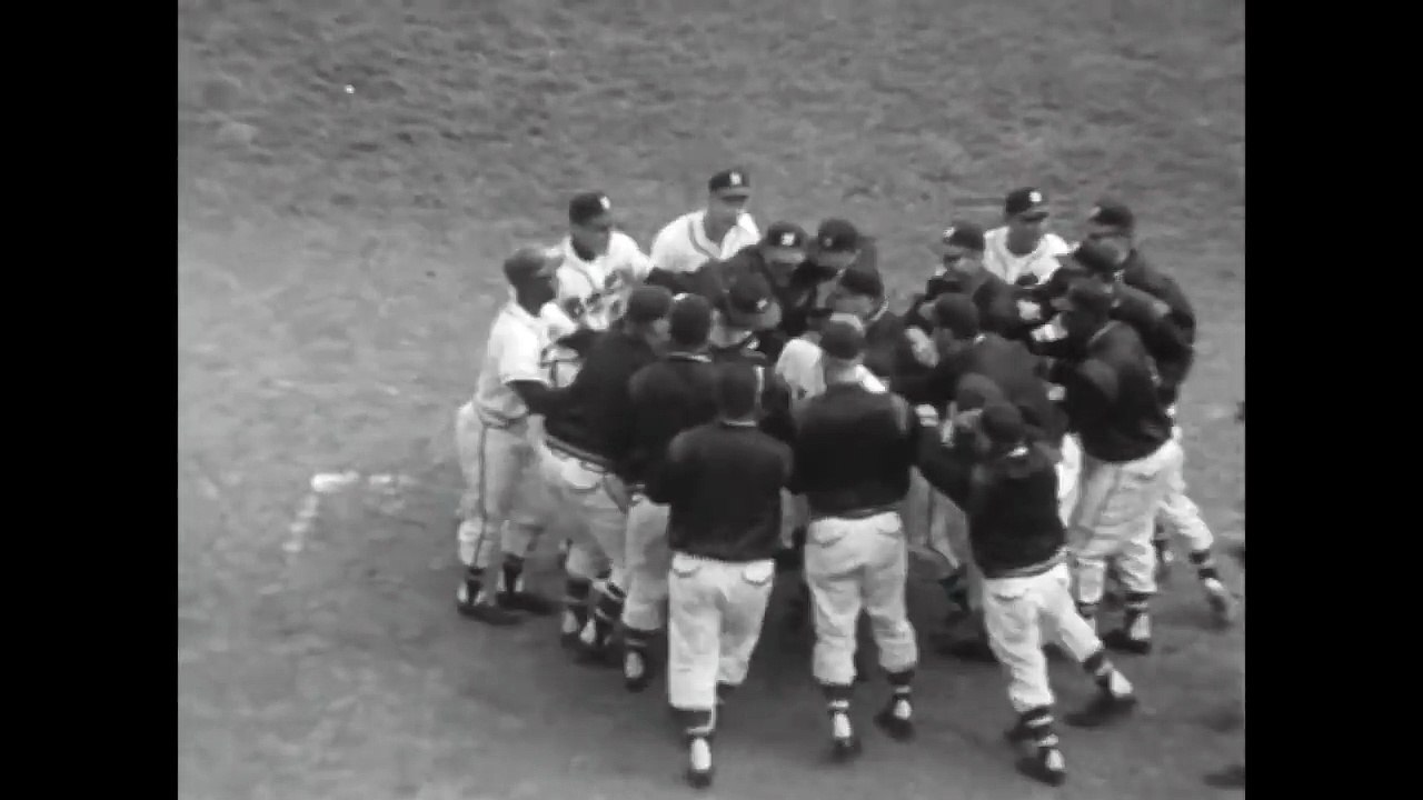 WS1957 Gm4: Mathews hits a walk off homer for Braves