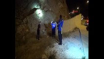 İntihara kalkışan genci ikna eden polis, kayalıklarda mahsur kaldı