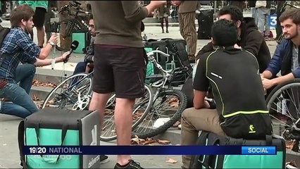 Les livreurs Deliveroo manifestent pour être payés à l'heure