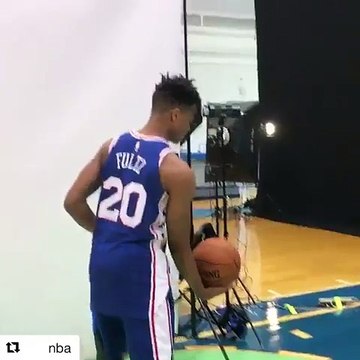 Dos au panier, Markelle Fultz inscrit un panier de 20 mètres !