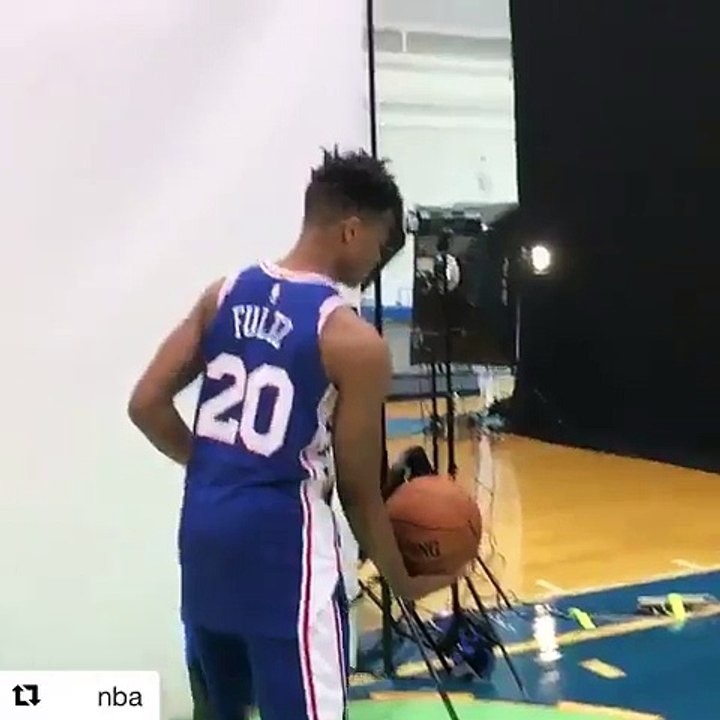 Dos au panier, Markelle Fultz inscrit un panier de 20 mètres !