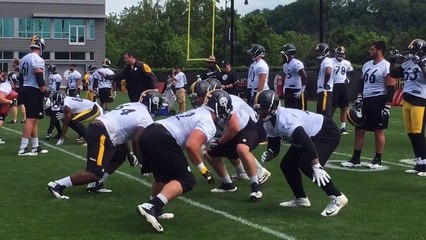Pittsburgh Steelers OL coach Mike Munchak teaches up OL at OTAs