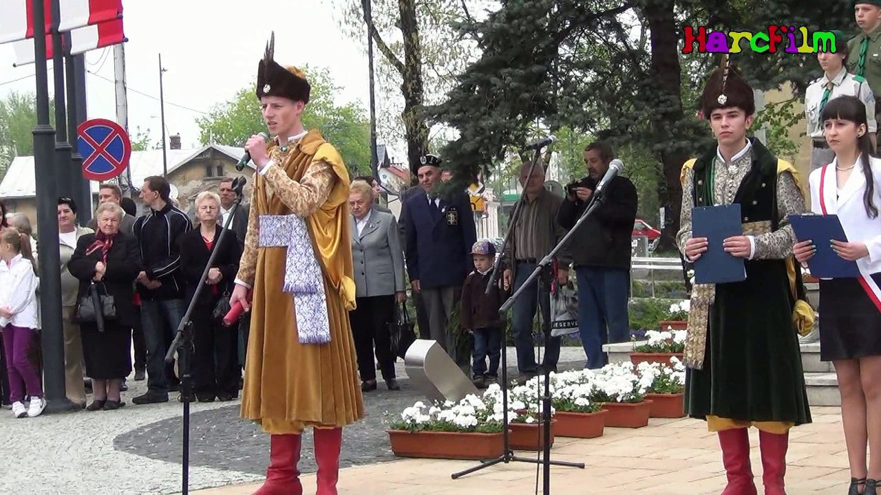 Obchody Święta 3 Maja w Mielcu  okolicznościowy montaż  w wykonaniu młodzieży  z Zespołu Szkół Technicznych