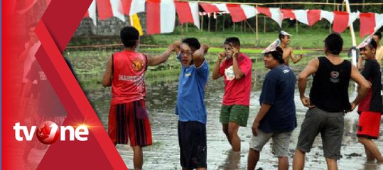 Sambut HUT RI, "Koruptor" di Indonesia Main Sepakbola Lumpur